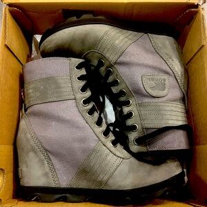 Sorel Wedge tie boot
